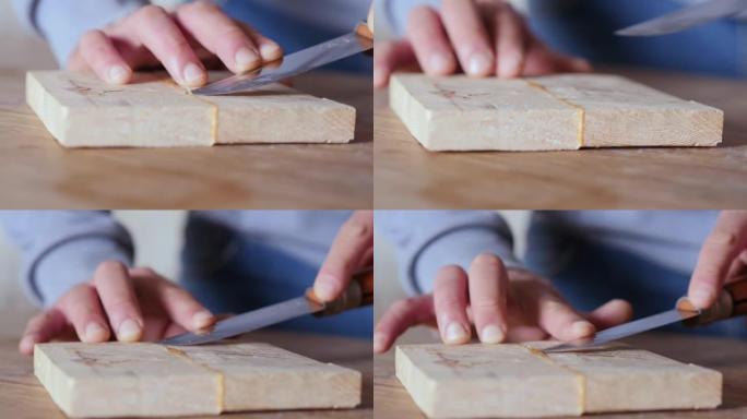 用刀切掉木板上多余的干胶。自制木胶。木材用明胶胶