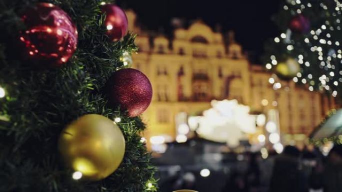 布拉格晚景照明背景建筑上的圣诞树冷杉树枝。选择性聚焦