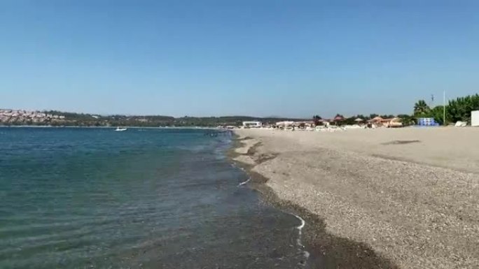 爱琴海和 “阿卡卡” 海滩在旅游爱琴海小镇 “Sigacik” 的延时镜头。这是土耳其伊兹密尔Sef