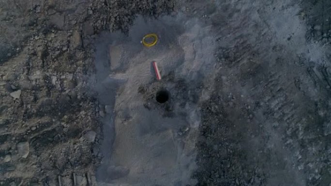 采石场炸药开口的俯视图