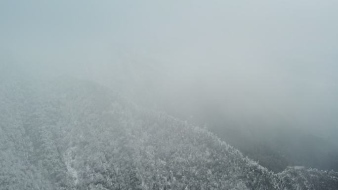 湖南邵阳洞口雪峰山下高速公路雪景航拍