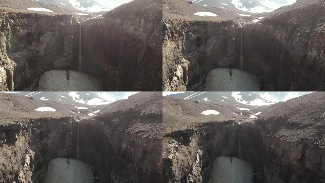 堪察加半岛风景如画: 危险峡谷 (Opasny Canyon) 的美丽景色，Vulkannaya上的