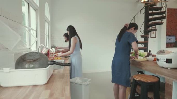 泰国家庭在家庭厨房准备晚餐的食物