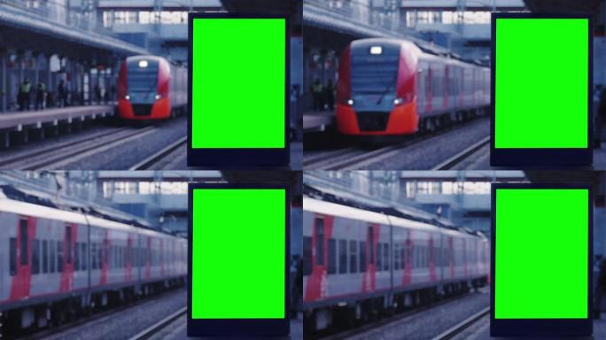火车站上的绿屏空白广告牌与地铁列车