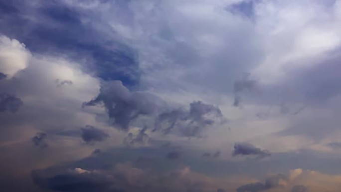 不同物理形态的云在天空中变换