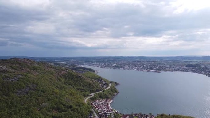 挪威斯塔万格美丽渔港的空中全景无人机视图。游船峡湾的山顶视图。挪威、斯堪的纳维亚半岛、北欧