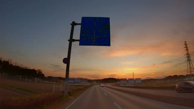 夕阳美丽的郊区路夕阳美丽的郊区路