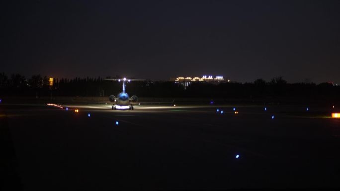 夜晚机场飞机起降