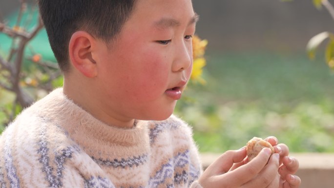 农村走亲戚 串门 聊天 农村过年 孝感