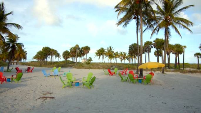 夏季海滩场景迈阿密躺椅