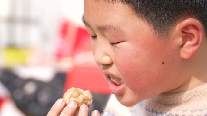 农村走亲戚 串门 聊天 农村过年 孝感