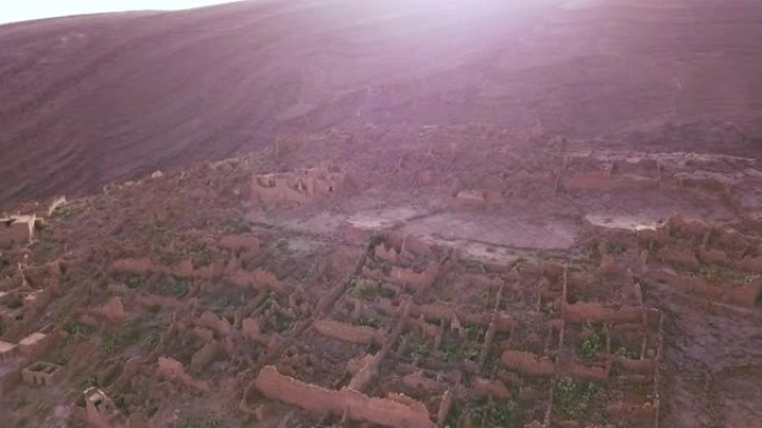 摩洛哥高阿特拉斯山脉中的柏柏尔人生活，鸟瞰图