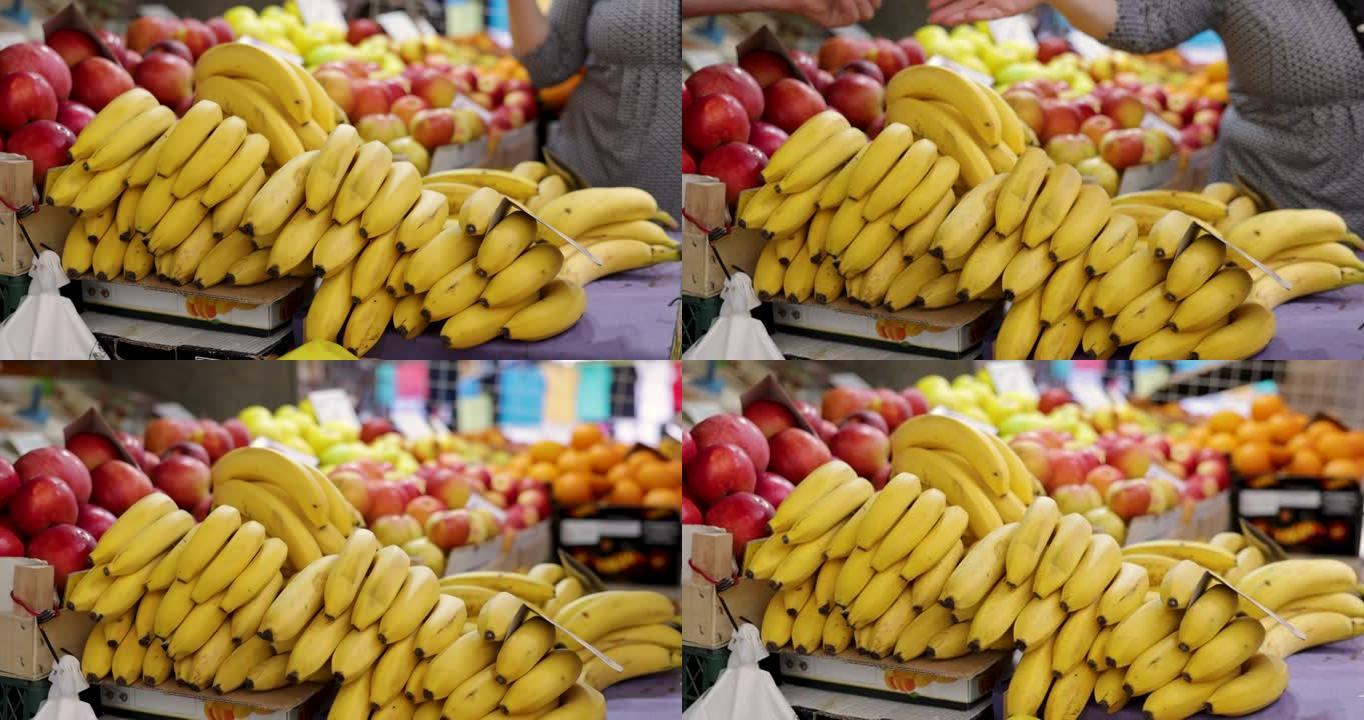 市场摊位上的成熟香蕉