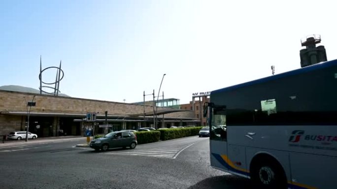 特尔尼公共汽车和火车站