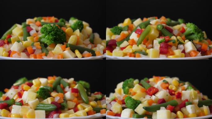 新鲜混合蔬菜绿豆玉米西兰花红辣椒胡萝卜在黑色背景上关闭。宏观拍摄混合蔬菜背景。健康清洁饮食，有机节食