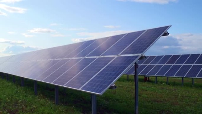 绿草生长的田野上灿烂的太阳能电池板。一家生产太阳能电池板和储能系统的私营公司。