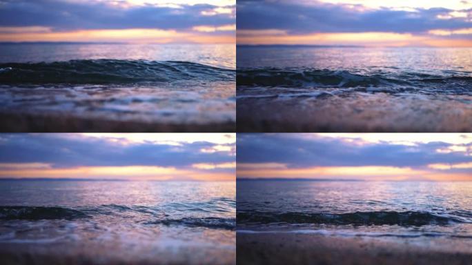 海上日落和波纹波浪