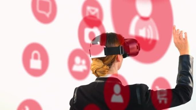 在白色背景下戴着虚拟现实耳机的女商人的后视图上的多个数字图标