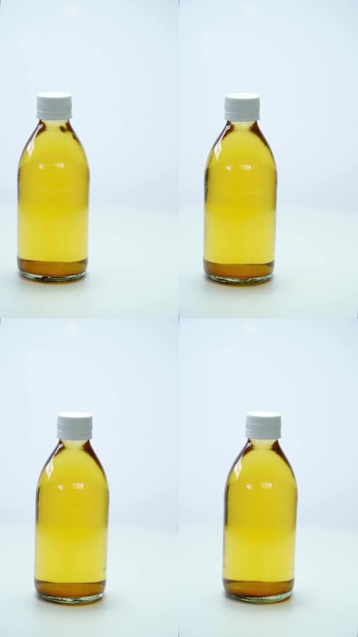 白色背景上的苹果醋瓶
