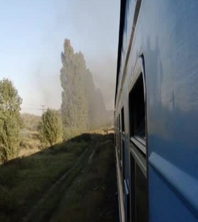 从火车窗口观看-垂直视频