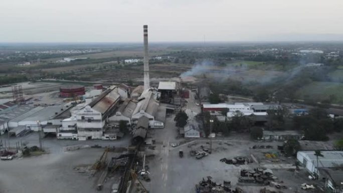 墨西哥塔毛利帕斯州有烟囱的糖厂。