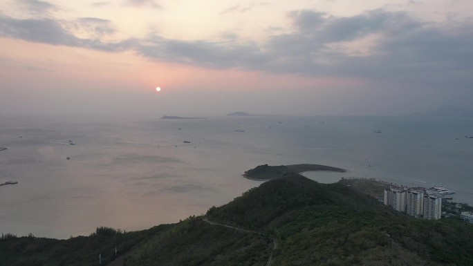 海南岛风光：无人机航拍夕阳下的三亚湾