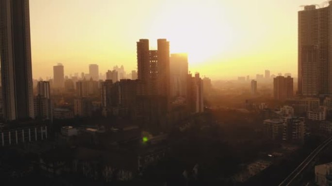 孟买市现代城市高层摩天大楼的轮廓鸟瞰图，美丽的黄色傍晚拍摄。4k,