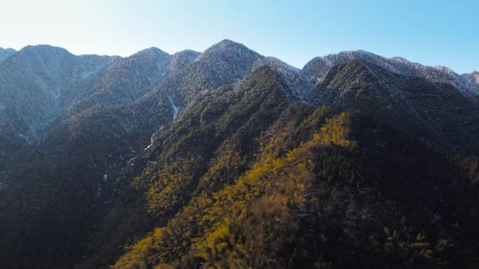 湖南邵阳洞口雪峰山夕阳日照金山雪景航拍