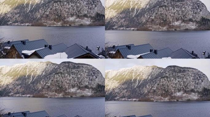 奥地利著名的哈尔施塔特湖畔传统木制船屋的美丽景色