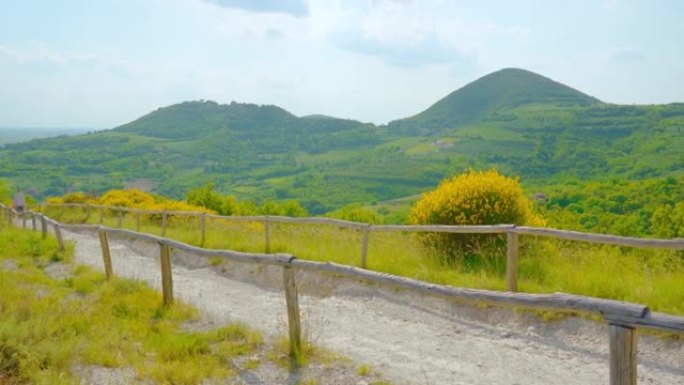 夏季在Euganean山上的步行路线