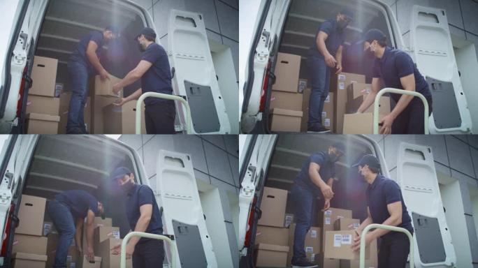 两个戴着防护面具的快递员卸下包裹的视频。用8k的红氦相机拍摄。