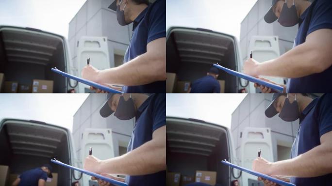 快递员检查文件和卸下包裹的视频。用8k的红氦相机拍摄。