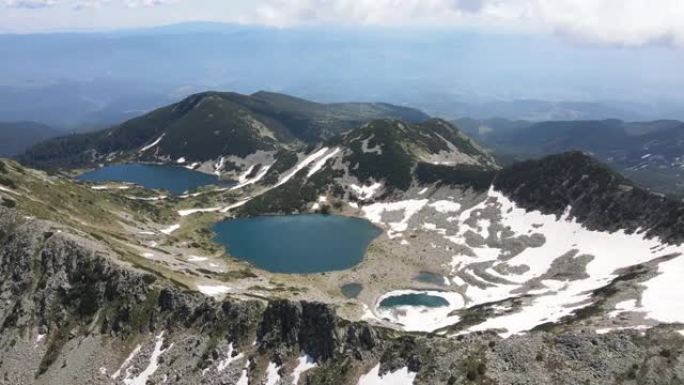 保加利亚皮林山Kremenski湖和德扎诺峰的鸟瞰图