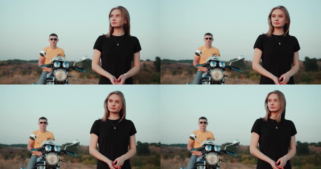一个年轻女子的肖像，背后是一个骑摩托车的男人