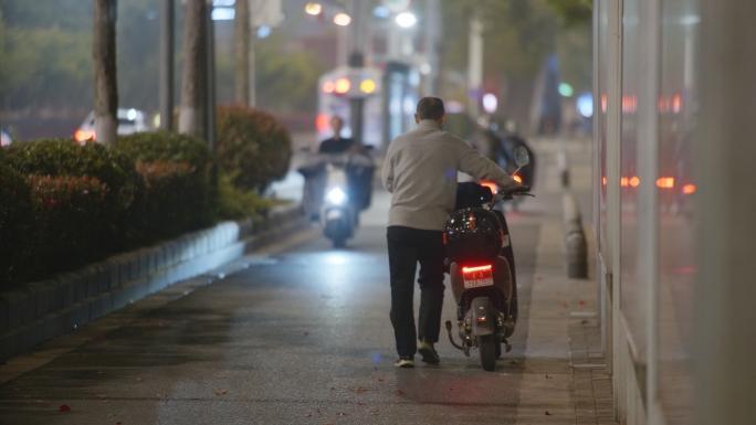 晚上电瓶车没电推行