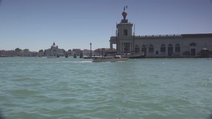 意大利威尼斯的大运河，模糊的标志和面孔