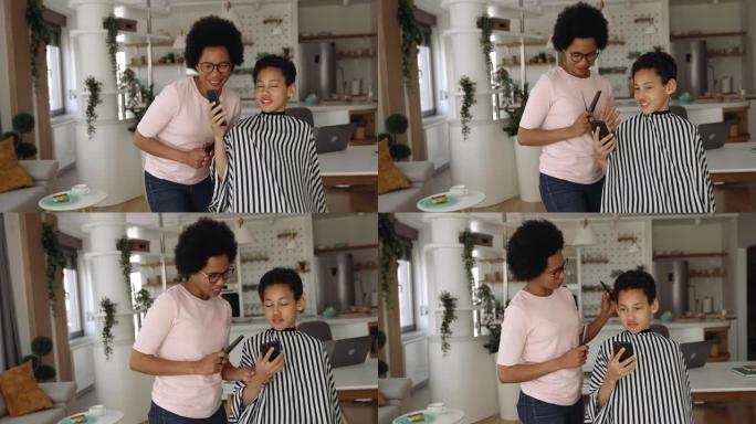 儿子向母亲展示他想在手机上剪什么发型