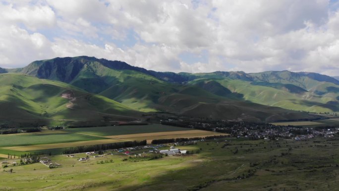 新疆空中花园天高云淡草原牧场