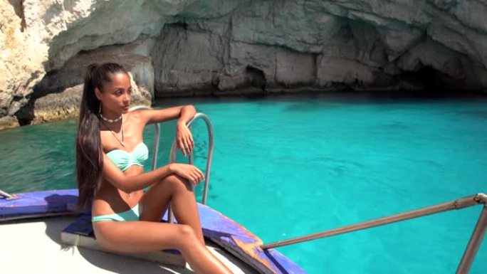 4k视频，亚洲妇女在希腊扎金索斯的船上享受暑假