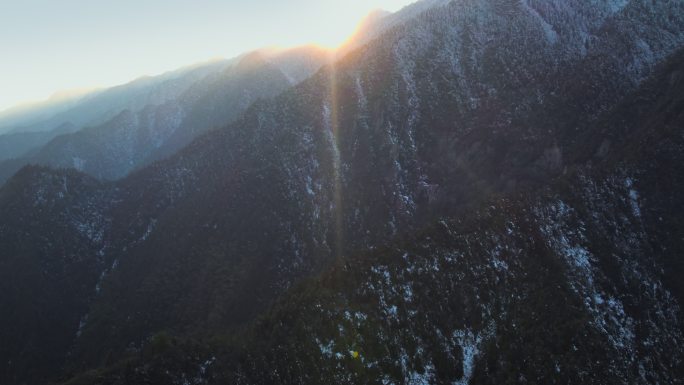 湖南邵阳洞口雪峰山夕阳日照金山雪景航拍