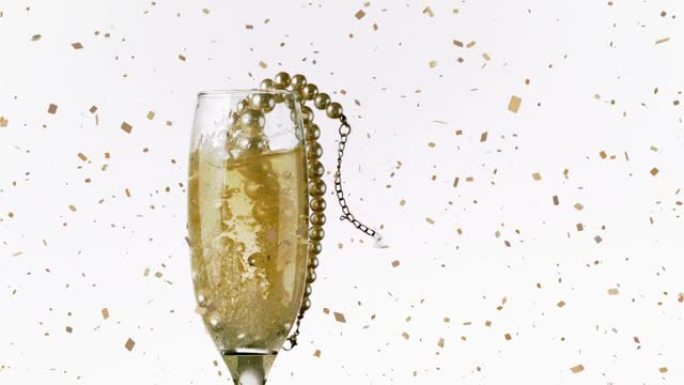 香槟杯中五彩纸屑掉落和珍珠项链的动画
