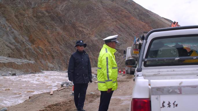 山体滑坡 泥石流 多处塌方 道路泥泞