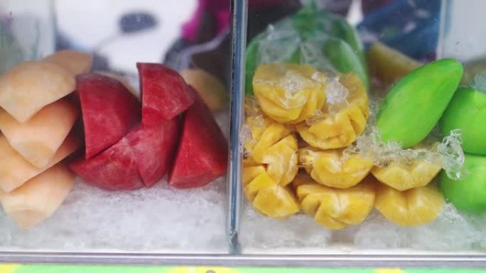 泰国当地街头小吃冷果的镜头
