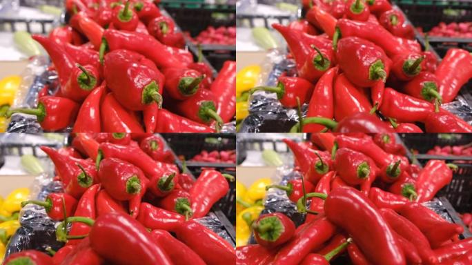 蔬菜市场上的盒子里有保加利亚红辣椒