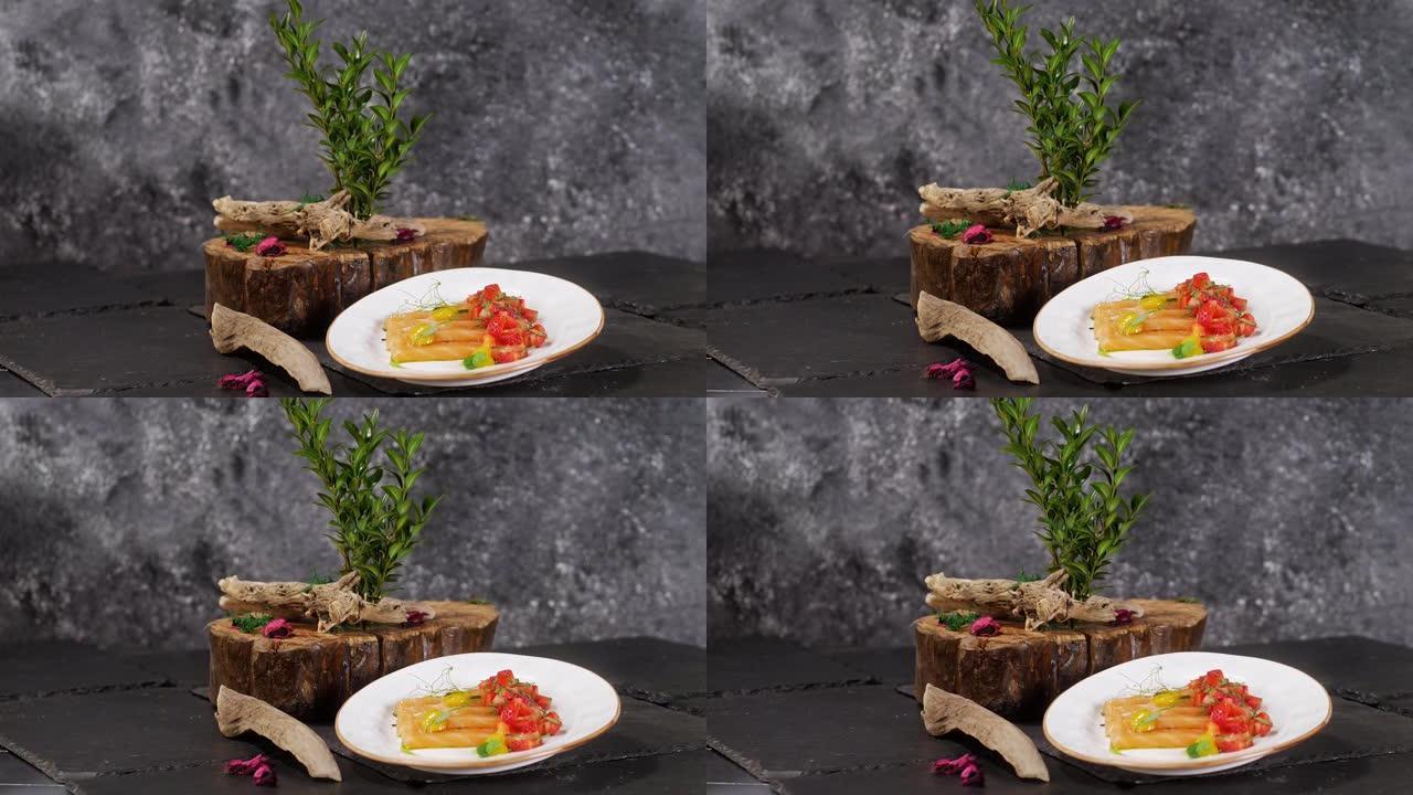 三文鱼菜肴摆放在一个装饰精美的盘子里。慢动作。餐厅菜。食物很干净。高质量4k镜头