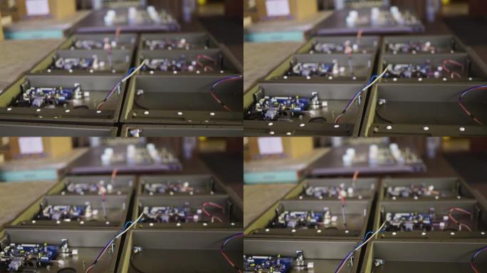 车间实验室中金属组件和微电路的滑块拍摄