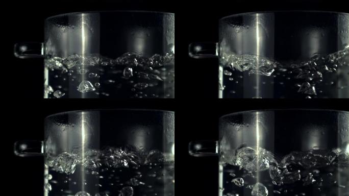 透明锅中的超慢动作会使水泡沸腾。以1000 fps的高速相机拍摄。
