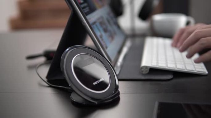 智能手机充电无线技术。