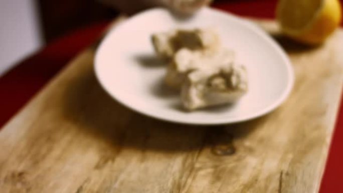 切鸡胸肉。配料Ladie的随想曲沙拉，形式为Ananas。4k视频配方