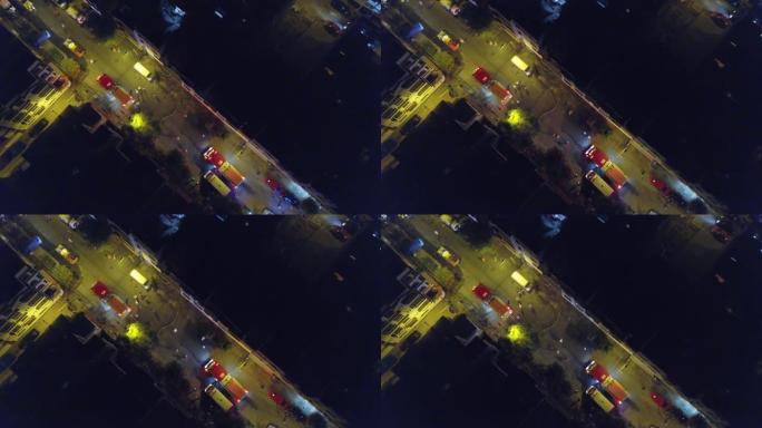 由于煤气泄漏，带有消防车的城市街道无人机的鸟瞰图